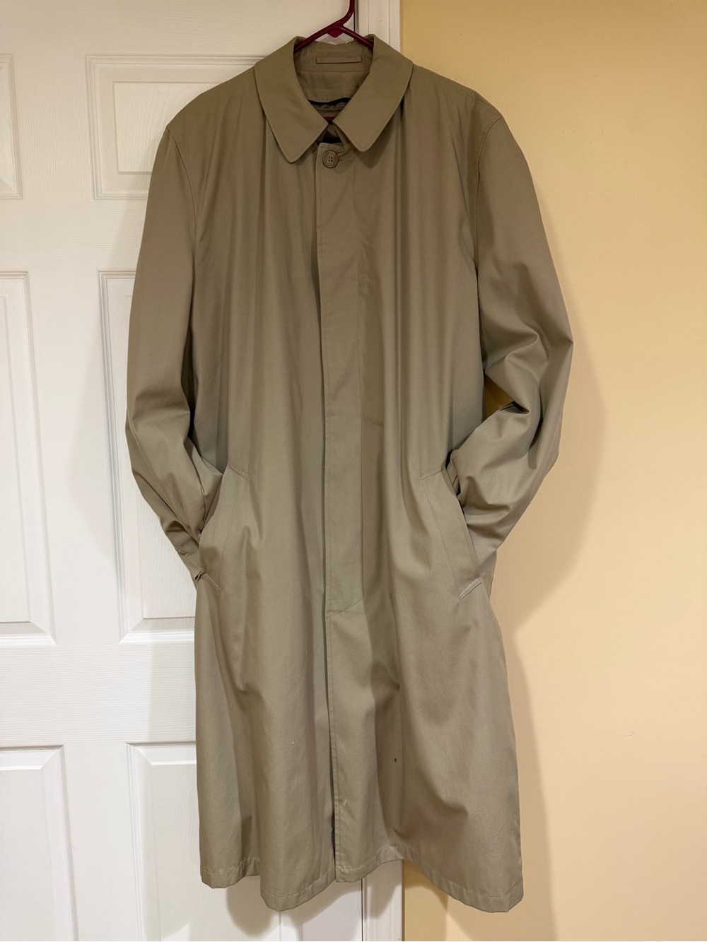 London Fog Size 44L Khaki single-breasted trench coat overcoat. Zip out lining